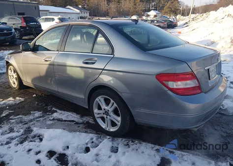 2009 Mercedes-Benz C 300 Luxury 4Matic/Sport 4Matic z USA, uszkodzony, nr VIN WDDGF81XX9F237747